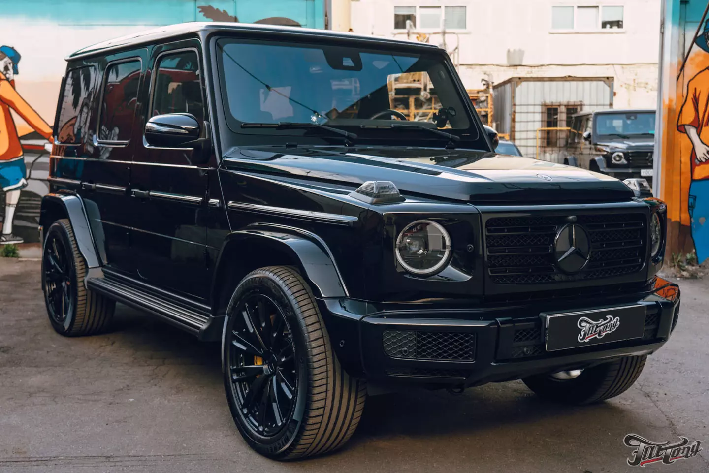 Побортная стереосистема с двумя усилителями на Mercedes G-class. Карбон в салоне. Полировка и керамика кузова, оклейка лобового стекла